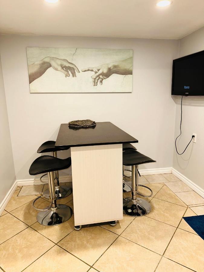 Deluxe Double Room Ii- Hazel Stays Mississauga Extérieur photo