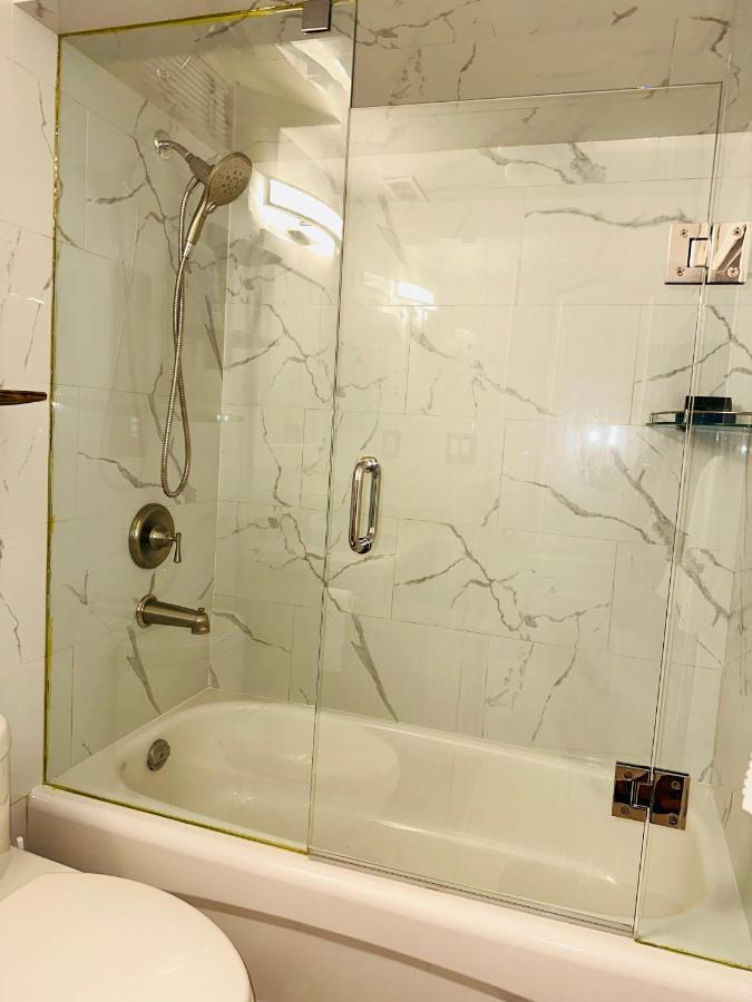 Deluxe Double Room Ii- Hazel Stays Mississauga Extérieur photo